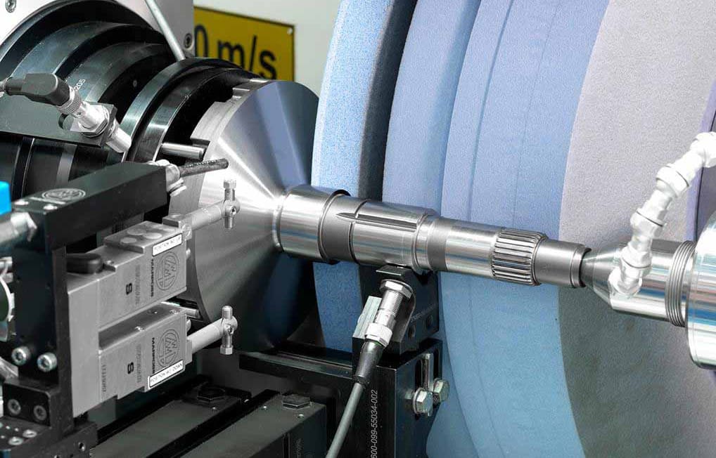 Perform grinding processing on the engine shaft