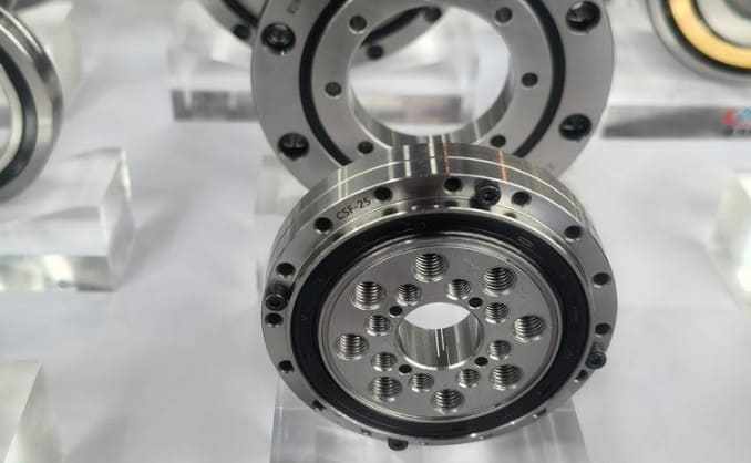 Robot-specific bearings 6